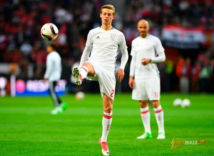 PSG เพิ่มความสนใจใน Frenkie de Jong พร้อมยื่นข้อเสนอเปิด