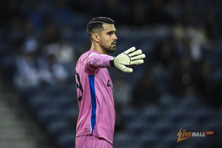 PSG สนใจในตัว Diogo Costa; อนาคตของ Lucas Chevalier อยู่ในคำถาม