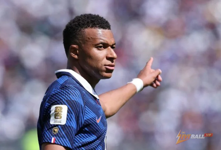 France captain Kylian Mbappé defends Ousmane Dembélé: “He’s a very important player for us.”