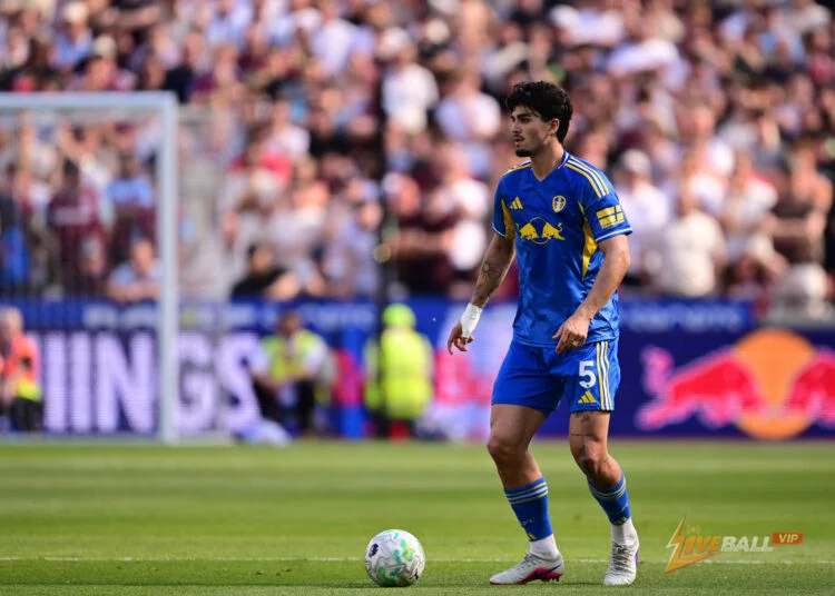 Leeds United could sell Pascal Struijk if contract talks fail