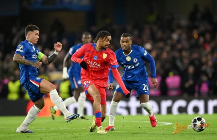 PSG ใช้การเซ็นสัญญาของมอร์แกน ร็อดเจอร์สจากเชลซีมูลค่า 136 ล้านยูโรเพื่อกำหนดมูลค่าของแบรดลีย์ บาร์โคล่าที่เป็นเป้าหมายของลิเวอร์พูล