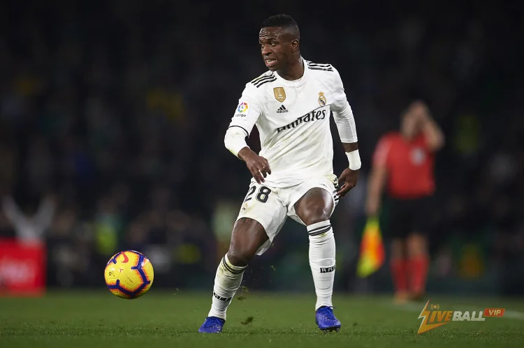 Real Madrid will not make improved contract offer to Vinicius Junior, Arsenal optimistic of deal