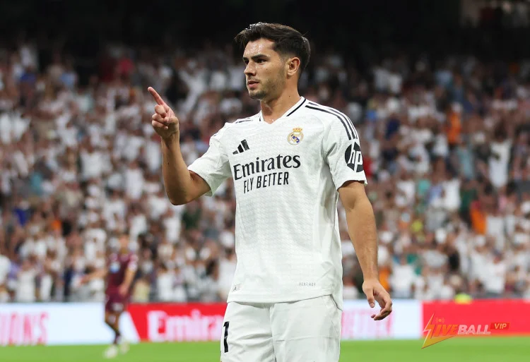Report – Milan Consider Shock Reunion with Real Madrid Star to Bolster Attacking Options