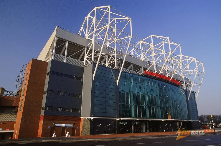 Manchester United poised to lose race to sign Iliman Ndiaye amid Al-Hilal links