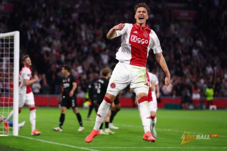 PSG กำลังเจรจากับ Ajax เพื่อเซ็นสัญญากับ Mika Godts