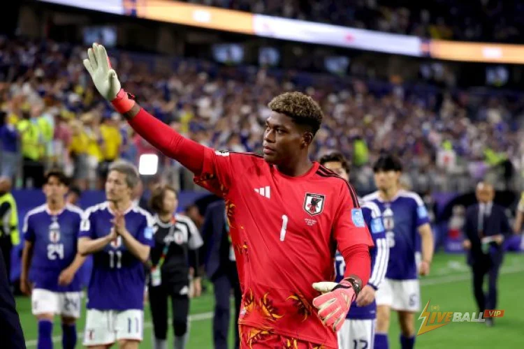 ความทะเยอทะยานในพรีเมียร์ลีกของไซออน ซูซูกิทำให้การย้ายไป PSG ล้มเหลว เนื่องจากเขาชอบการย้ายไปแอสตัน วิลล่า