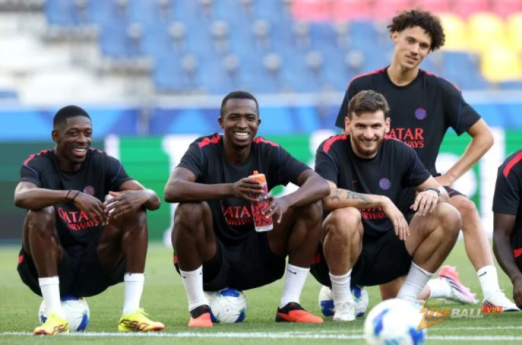 หลุยส์ เอ็นริเก้ ส่งสัญญาณเตือนถึงสองนักเตะของ PSG โอสมาน เดมเบเล่ และ ควิเช่ ควารัตสเคเลีย