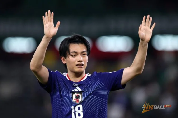 กองหน้าของเฟเยนูร์ด อายาเสะ อุเอดะ จะเข้ารับการตรวจร่างกายที่ลีลล์