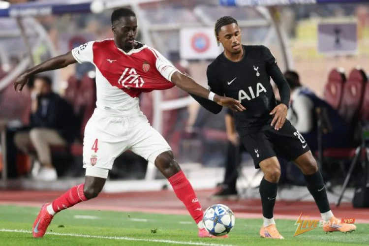จอร์แดน เทเซ จะยังคงอยู่กับ AS Monaco หลังจากที่เอฟเวอร์ตันพยายามเซ็นสัญญากับเอียนสลีย์ เมทแลนด์-ไนล์ส แบ็คซ้ายของลียง