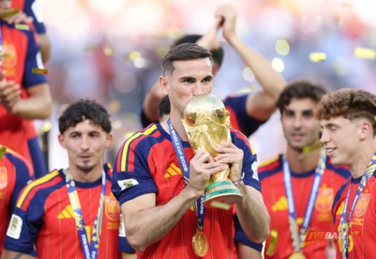 ‘ทำไมไม่ฝันถึงมันล่ะ’ – ฟาบีอัน รูอิซ กองกลาง PSG เกี่ยวกับโอกาสในการคว้ารางวัลบัลลงดอร์
