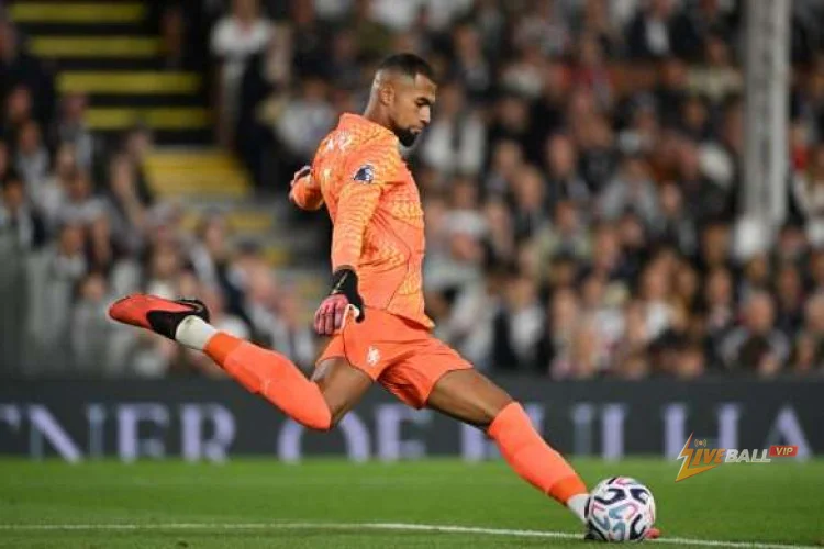 Cesc Fabregas backs Chelsea loanee Robert Sanchez to shine at Como