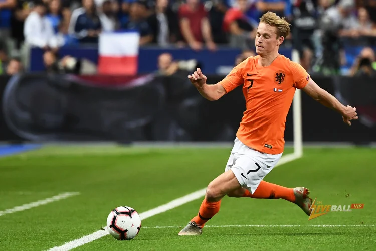 Barcelona set Frenkie de Jong price amid Liverpool links