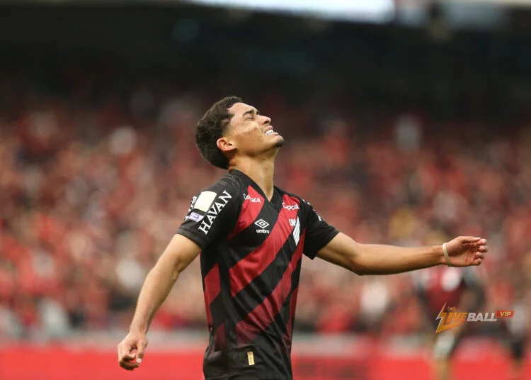 Tottenham front-runners to sign Arthur Dias