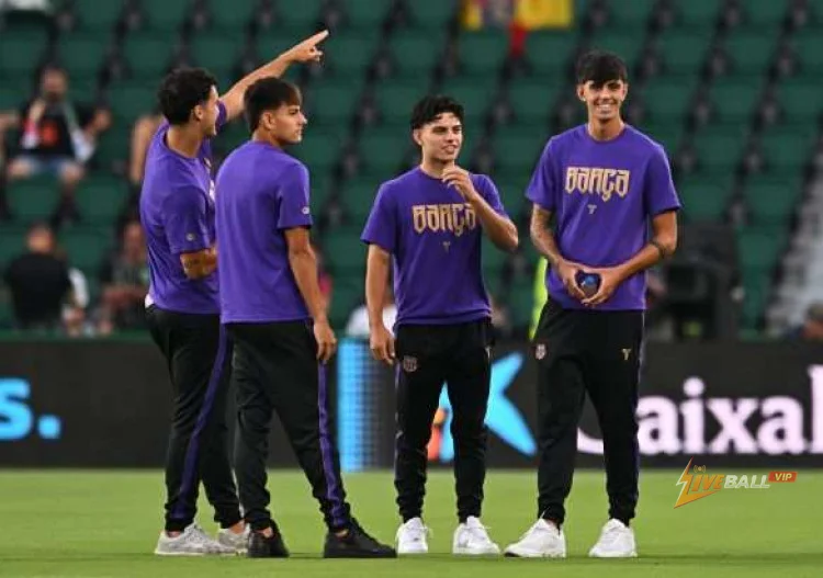 Two Barcelona stars agree new contracts