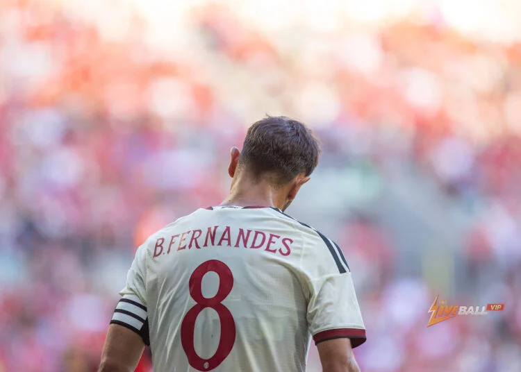 Michael Carrick holds crunch talks with Bruno Fernandes as exit links emerge